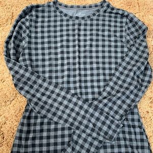 Long sleeve cuddle dud shirt.